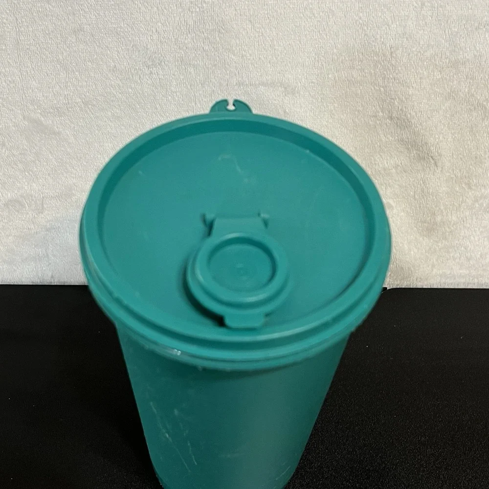 VTG Tupperware Round #563-8 Beverage Pitcher Flip-top Lid A-Tab Teal Green